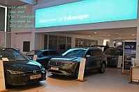01 VW Tiemeyer 2025-01-31 01  ON TOUR- Freitag 31. Januar - Als Erstes besuchen wir das Volkswagen Zentrum Duisburg der Tiemeyer Gruppe. Dies macht NRW mobil, als auch die Duisburger Prinezencrews. Die Duisburger Standorte zeigen vor allem in der Umgebung großes Engagement, auch im Karneval. Danach ging’s in die Glückaufhalle, Herrensitzung der Narrenzunft. Den Abend ausklingen ließen wir gemütlich bei dem Jubiläumsempfang zu „55 Jahre“ Marxloher.Jecken. : DVPJ, Holger II, Phil II., Prinz Karneval, Prinz, Prinzessin Mia I., Hofmarschälle, Page, Pagen, Paginnen, HDK, Duisburg, Karneval, Helau, Tollität, Event, Session 2024, Session 2025, HDK Duisburg, Hauptausschuss, Hauptausschuss Karneval Duisburg, Duisburg ist echt