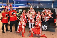 01 VW Tiemeyer 2025-01-31 12  ON TOUR- Freitag 31. Januar - Als Erstes besuchen wir das Volkswagen Zentrum Duisburg der Tiemeyer Gruppe. Dies macht NRW mobil, als auch die Duisburger Prinezencrews. Die Duisburger Standorte zeigen vor allem in der Umgebung großes Engagement, auch im Karneval. Danach ging’s in die Glückaufhalle, Herrensitzung der Narrenzunft. Den Abend ausklingen ließen wir gemütlich bei dem Jubiläumsempfang zu „55 Jahre“ Marxloher.Jecken. : DVPJ, Holger II, Phil II., Prinz Karneval, Prinz, Prinzessin Mia I., Hofmarschälle, Page, Pagen, Paginnen, HDK, Duisburg, Karneval, Helau, Tollität, Event, Session 2024, Session 2025, HDK Duisburg, Hauptausschuss, Hauptausschuss Karneval Duisburg, Duisburg ist echt