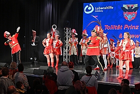 Lebenshilfe 2025--02-02  43  Ein Volles Haus - Die 14. Integrative Karnevalssitzung der Lebenshilfe Duisburg im Kultur- und Bürgerzentrum Duisburg-Süd „Steinhof“ Huckingen. Mit vielen tollen Showacts und natürlich mit den Duisburger Prinzencrews. Durch das Programm führte „Obelix“ Michel. : DVPJ, Holger II, Phil II., Prinz Karneval, Prinz, Prinzessin Mia I., Hofmarschälle, Page, Pagen, Paginnen, HDK, Duisburg, Karneval, Helau, Tollität, Event, Session 2024, Session 2025, HDK Duisburg, Hauptausschuss, Hauptausschuss Karneval Duisburg, Duisburg ist echt