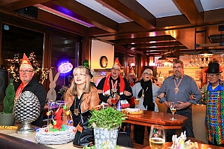 LionsClub 2025-02-04 02  Lions Club - Im Vereinsheim vom Tennis-Club DSC Preußen 1901 e.V. besuchten wir den „Lions Club Duisburg-Concordia“. : DVPJ, Holger II, Phil II., Prinz Karneval, Prinz, Prinzessin Mia I., Hofmarschälle, Page, Pagen, Paginnen, HDK, Duisburg, Karneval, Helau, Tollität, Event, Session 2024, Session 2025, HDK Duisburg, Hauptausschuss, Hauptausschuss Karneval Duisburg, Duisburg ist echt