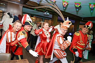 LionsClub 2025-02-04 14  Lions Club - Im Vereinsheim vom Tennis-Club DSC Preußen 1901 e.V. besuchten wir den „Lions Club Duisburg-Concordia“. : DVPJ, Holger II, Phil II., Prinz Karneval, Prinz, Prinzessin Mia I., Hofmarschälle, Page, Pagen, Paginnen, HDK, Duisburg, Karneval, Helau, Tollität, Event, Session 2024, Session 2025, HDK Duisburg, Hauptausschuss, Hauptausschuss Karneval Duisburg, Duisburg ist echt