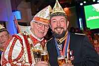 02 JeckUnterStrom  2025-02-05 004  In Duisburg feiert man auch Mittwochs - Am Späten Nachmittag hatten wir den ersten Termin in Essen. Hausfrauennachmittag im Pfarrheim Herz-Jesu der 1.Gr. KG „Klein-aaf“ aus Essen-Borbeck. Und dann folge ein langer ,kölscher, Abend im Kultur- und Bürgerzentrum Duisburg-Süd Steinhof Huckingen e.V. Dort hieß es „Jeck unter Strom“. : DVPJ, Holger II, Phil II., Prinz Karneval, Prinz, Prinzessin Mia I., Hofmarschälle, Page, Pagen, Paginnen, HDK, Duisburg, Karneval, Helau, Tollität, Event, Session 2024, Session 2025, HDK Duisburg, Hauptausschuss, Hauptausschuss Karneval Duisburg, Duisburg ist echt