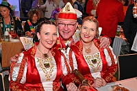 02 JeckUnterStrom  2025-02-05 005  In Duisburg feiert man auch Mittwochs - Am Späten Nachmittag hatten wir den ersten Termin in Essen. Hausfrauennachmittag im Pfarrheim Herz-Jesu der 1.Gr. KG „Klein-aaf“ aus Essen-Borbeck. Und dann folge ein langer ,kölscher, Abend im Kultur- und Bürgerzentrum Duisburg-Süd Steinhof Huckingen e.V. Dort hieß es „Jeck unter Strom“. : DVPJ, Holger II, Phil II., Prinz Karneval, Prinz, Prinzessin Mia I., Hofmarschälle, Page, Pagen, Paginnen, HDK, Duisburg, Karneval, Helau, Tollität, Event, Session 2024, Session 2025, HDK Duisburg, Hauptausschuss, Hauptausschuss Karneval Duisburg, Duisburg ist echt