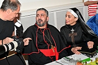 02 JeckUnterStrom  2025-02-05 007  In Duisburg feiert man auch Mittwochs - Am Späten Nachmittag hatten wir den ersten Termin in Essen. Hausfrauennachmittag im Pfarrheim Herz-Jesu der 1.Gr. KG „Klein-aaf“ aus Essen-Borbeck. Und dann folge ein langer ,kölscher, Abend im Kultur- und Bürgerzentrum Duisburg-Süd Steinhof Huckingen e.V. Dort hieß es „Jeck unter Strom“. : DVPJ, Holger II, Phil II., Prinz Karneval, Prinz, Prinzessin Mia I., Hofmarschälle, Page, Pagen, Paginnen, HDK, Duisburg, Karneval, Helau, Tollität, Event, Session 2024, Session 2025, HDK Duisburg, Hauptausschuss, Hauptausschuss Karneval Duisburg, Duisburg ist echt