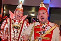 02 JeckUnterStrom  2025-02-05 036  In Duisburg feiert man auch Mittwochs - Am Späten Nachmittag hatten wir den ersten Termin in Essen. Hausfrauennachmittag im Pfarrheim Herz-Jesu der 1.Gr. KG „Klein-aaf“ aus Essen-Borbeck. Und dann folge ein langer ,kölscher, Abend im Kultur- und Bürgerzentrum Duisburg-Süd Steinhof Huckingen e.V. Dort hieß es „Jeck unter Strom“. : DVPJ, Holger II, Phil II., Prinz Karneval, Prinz, Prinzessin Mia I., Hofmarschälle, Page, Pagen, Paginnen, HDK, Duisburg, Karneval, Helau, Tollität, Event, Session 2024, Session 2025, HDK Duisburg, Hauptausschuss, Hauptausschuss Karneval Duisburg, Duisburg ist echt