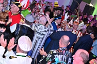 02 JeckUnterStrom  2025-02-05 038  In Duisburg feiert man auch Mittwochs - Am Späten Nachmittag hatten wir den ersten Termin in Essen. Hausfrauennachmittag im Pfarrheim Herz-Jesu der 1.Gr. KG „Klein-aaf“ aus Essen-Borbeck. Und dann folge ein langer ,kölscher, Abend im Kultur- und Bürgerzentrum Duisburg-Süd Steinhof Huckingen e.V. Dort hieß es „Jeck unter Strom“. : DVPJ, Holger II, Phil II., Prinz Karneval, Prinz, Prinzessin Mia I., Hofmarschälle, Page, Pagen, Paginnen, HDK, Duisburg, Karneval, Helau, Tollität, Event, Session 2024, Session 2025, HDK Duisburg, Hauptausschuss, Hauptausschuss Karneval Duisburg, Duisburg ist echt