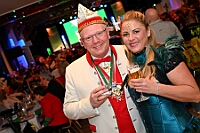 02 JeckUnterStrom  2025-02-05 063  In Duisburg feiert man auch Mittwochs - Am Späten Nachmittag hatten wir den ersten Termin in Essen. Hausfrauennachmittag im Pfarrheim Herz-Jesu der 1.Gr. KG „Klein-aaf“ aus Essen-Borbeck. Und dann folge ein langer ,kölscher, Abend im Kultur- und Bürgerzentrum Duisburg-Süd Steinhof Huckingen e.V. Dort hieß es „Jeck unter Strom“. : DVPJ, Holger II, Phil II., Prinz Karneval, Prinz, Prinzessin Mia I., Hofmarschälle, Page, Pagen, Paginnen, HDK, Duisburg, Karneval, Helau, Tollität, Event, Session 2024, Session 2025, HDK Duisburg, Hauptausschuss, Hauptausschuss Karneval Duisburg, Duisburg ist echt