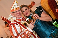 02 JeckUnterStrom  2025-02-05 067  In Duisburg feiert man auch Mittwochs - Am Späten Nachmittag hatten wir den ersten Termin in Essen. Hausfrauennachmittag im Pfarrheim Herz-Jesu der 1.Gr. KG „Klein-aaf“ aus Essen-Borbeck. Und dann folge ein langer ,kölscher, Abend im Kultur- und Bürgerzentrum Duisburg-Süd Steinhof Huckingen e.V. Dort hieß es „Jeck unter Strom“. : DVPJ, Holger II, Phil II., Prinz Karneval, Prinz, Prinzessin Mia I., Hofmarschälle, Page, Pagen, Paginnen, HDK, Duisburg, Karneval, Helau, Tollität, Event, Session 2024, Session 2025, HDK Duisburg, Hauptausschuss, Hauptausschuss Karneval Duisburg, Duisburg ist echt