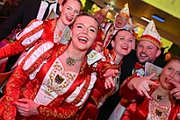 02 JeckUnterStrom  2025-02-05 097  In Duisburg feiert man auch Mittwochs - Am Späten Nachmittag hatten wir den ersten Termin in Essen. Hausfrauennachmittag im Pfarrheim Herz-Jesu der 1.Gr. KG „Klein-aaf“ aus Essen-Borbeck. Und dann folge ein langer ,kölscher, Abend im Kultur- und Bürgerzentrum Duisburg-Süd Steinhof Huckingen e.V. Dort hieß es „Jeck unter Strom“. : DVPJ, Holger II, Phil II., Prinz Karneval, Prinz, Prinzessin Mia I., Hofmarschälle, Page, Pagen, Paginnen, HDK, Duisburg, Karneval, Helau, Tollität, Event, Session 2024, Session 2025, HDK Duisburg, Hauptausschuss, Hauptausschuss Karneval Duisburg, Duisburg ist echt