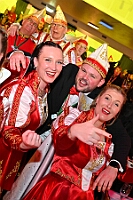 02 JeckUnterStrom  2025-02-05 100  In Duisburg feiert man auch Mittwochs - Am Späten Nachmittag hatten wir den ersten Termin in Essen. Hausfrauennachmittag im Pfarrheim Herz-Jesu der 1.Gr. KG „Klein-aaf“ aus Essen-Borbeck. Und dann folge ein langer ,kölscher, Abend im Kultur- und Bürgerzentrum Duisburg-Süd Steinhof Huckingen e.V. Dort hieß es „Jeck unter Strom“. : DVPJ, Holger II, Phil II., Prinz Karneval, Prinz, Prinzessin Mia I., Hofmarschälle, Page, Pagen, Paginnen, HDK, Duisburg, Karneval, Helau, Tollität, Event, Session 2024, Session 2025, HDK Duisburg, Hauptausschuss, Hauptausschuss Karneval Duisburg, Duisburg ist echt