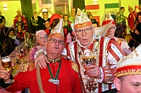 02 JeckUnterStrom  2025-02-05 102  In Duisburg feiert man auch Mittwochs - Am Späten Nachmittag hatten wir den ersten Termin in Essen. Hausfrauennachmittag im Pfarrheim Herz-Jesu der 1.Gr. KG „Klein-aaf“ aus Essen-Borbeck. Und dann folge ein langer ,kölscher, Abend im Kultur- und Bürgerzentrum Duisburg-Süd Steinhof Huckingen e.V. Dort hieß es „Jeck unter Strom“. : DVPJ, Holger II, Phil II., Prinz Karneval, Prinz, Prinzessin Mia I., Hofmarschälle, Page, Pagen, Paginnen, HDK, Duisburg, Karneval, Helau, Tollität, Event, Session 2024, Session 2025, HDK Duisburg, Hauptausschuss, Hauptausschuss Karneval Duisburg, Duisburg ist echt