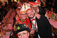 02 JeckUnterStrom  2025-02-05 107  In Duisburg feiert man auch Mittwochs - Am Späten Nachmittag hatten wir den ersten Termin in Essen. Hausfrauennachmittag im Pfarrheim Herz-Jesu der 1.Gr. KG „Klein-aaf“ aus Essen-Borbeck. Und dann folge ein langer ,kölscher, Abend im Kultur- und Bürgerzentrum Duisburg-Süd Steinhof Huckingen e.V. Dort hieß es „Jeck unter Strom“. : DVPJ, Holger II, Phil II., Prinz Karneval, Prinz, Prinzessin Mia I., Hofmarschälle, Page, Pagen, Paginnen, HDK, Duisburg, Karneval, Helau, Tollität, Event, Session 2024, Session 2025, HDK Duisburg, Hauptausschuss, Hauptausschuss Karneval Duisburg, Duisburg ist echt
