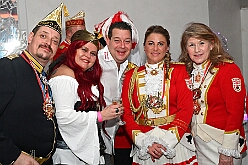 03 Piratensause 2025-02-07 07  Freitags-Tour am 7. Februar - Mit einem besonderen Kegelabend im „König-Haus“ beginnen wir die Tour. Holger traf seine Kegelbrüder. Weiter unter Männern ging der Abend dann bei der Herrensitzung der Prinzengarde. Danach kaperten wir die Bühne bei der Piratensause der Piraten des Südens. Zum guten Schluss gab es dann noch den „Ritterschmaus“ in Ruhrort bei KG Weiß-Grün Ruhrort. : DVPJ, Holger II, Phil II., Prinz Karneval, Prinz, Prinzessin Mia I., Hofmarschälle, Page, Pagen, Paginnen, HDK, Duisburg, Karneval, Helau, Tollität, Event, Session 2024, Session 2025, HDK Duisburg, Hauptausschuss, Hauptausschuss Karneval Duisburg, Duisburg ist echt