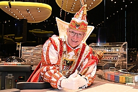Casino 2025-02-11 12  Sponsorenbesuch - Ein Sponsor der Prinzencrew ist das „MERKUR CASINO DUISBURG“. Das Casino Duisburg steht für modernes Entertainment in einer atemberaubenden Atmosphäre. : DVPJ, Holger II, Phil II., Prinz Karneval, Prinz, Prinzessin Mia I., Hofmarschälle, Page, Pagen, Paginnen, HDK, Duisburg, Karneval, Helau, Tollität, Event, Session 2024, Session 2025, HDK Duisburg, Hauptausschuss, Hauptausschuss Karneval Duisburg, Duisburg ist echt