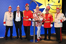 Casino 2025-02-11 21  Sponsorenbesuch - Ein Sponsor der Prinzencrew ist das „MERKUR CASINO DUISBURG“. Das Casino Duisburg steht für modernes Entertainment in einer atemberaubenden Atmosphäre. : DVPJ, Holger II, Phil II., Prinz Karneval, Prinz, Prinzessin Mia I., Hofmarschälle, Page, Pagen, Paginnen, HDK, Duisburg, Karneval, Helau, Tollität, Event, Session 2024, Session 2025, HDK Duisburg, Hauptausschuss, Hauptausschuss Karneval Duisburg, Duisburg ist echt