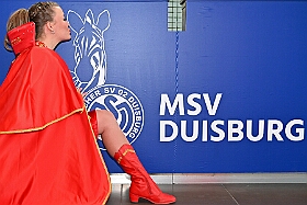 01 MSV ARENA 2025-02-11 05  Fussball und Seniorenkarneval - Mit Ausblick auf den 22. Spieltag des MSV gegen den SC Paderborn waren schon mal in der schauinsland-reisen Arena. Danach ging es zum Seniorenkarneval der Evangelischen Dienste Duisburg in Homberg. : DVPJ, Holger II, Phil II., Prinz Karneval, Prinz, Prinzessin Mia I., Hofmarschälle, Page, Pagen, Paginnen, HDK, Duisburg, Karneval, Helau, Tollität, Event, Session 2024, Session 2025, HDK Duisburg, Hauptausschuss, Hauptausschuss Karneval Duisburg, Duisburg ist echt