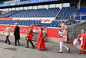 01 MSV ARENA 2025-02-11 08  Fussball und Seniorenkarneval - Mit Ausblick auf den 22. Spieltag des MSV gegen den SC Paderborn waren schon mal in der schauinsland-reisen Arena. Danach ging es zum Seniorenkarneval der Evangelischen Dienste Duisburg in Homberg. : DVPJ, Holger II, Phil II., Prinz Karneval, Prinz, Prinzessin Mia I., Hofmarschälle, Page, Pagen, Paginnen, HDK, Duisburg, Karneval, Helau, Tollität, Event, Session 2024, Session 2025, HDK Duisburg, Hauptausschuss, Hauptausschuss Karneval Duisburg, Duisburg ist echt