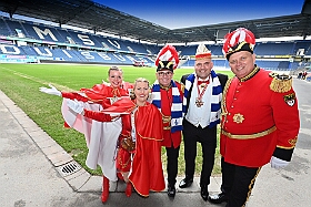 01 MSV ARENA 2025-02-11 11  Fussball und Seniorenkarneval - Mit Ausblick auf den 22. Spieltag des MSV gegen den SC Paderborn waren schon mal in der schauinsland-reisen Arena. Danach ging es zum Seniorenkarneval der Evangelischen Dienste Duisburg in Homberg. : DVPJ, Holger II, Phil II., Prinz Karneval, Prinz, Prinzessin Mia I., Hofmarschälle, Page, Pagen, Paginnen, HDK, Duisburg, Karneval, Helau, Tollität, Event, Session 2024, Session 2025, HDK Duisburg, Hauptausschuss, Hauptausschuss Karneval Duisburg, Duisburg ist echt