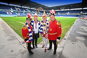 01 MSV ARENA 2025-02-11 12  Fussball und Seniorenkarneval - Mit Ausblick auf den 22. Spieltag des MSV gegen den SC Paderborn waren schon mal in der schauinsland-reisen Arena. Danach ging es zum Seniorenkarneval der Evangelischen Dienste Duisburg in Homberg. : DVPJ, Holger II, Phil II., Prinz Karneval, Prinz, Prinzessin Mia I., Hofmarschälle, Page, Pagen, Paginnen, HDK, Duisburg, Karneval, Helau, Tollität, Event, Session 2024, Session 2025, HDK Duisburg, Hauptausschuss, Hauptausschuss Karneval Duisburg, Duisburg ist echt
