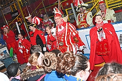 01 HDKKarneOnIce 2024-02-02 35  HDK und Marxloher Jecken - Neuauflage von „Karneval on Ice“ in der PreZero Rheinlarndhalle. Eislaufen bei karnevalistischem Show-Programm. Eishockey wurde auch gespielt, Team Karneval und Team Rathaus trennten sich unentschieden. Dann zur 2. Neuauflage, Karnevals-Party der Marxloher Jecken im „Haus Birken“ in Neumühl. : DVPJ, Matthias I, Leonardo I., Prinz Karneval, Prinz, Prinzessin Milen aI., Hofmarschälle, Pagen, Paginnen, HDK, Duisburg, Karneval, Helau, Tollität, Event, Session 2023, Session 2024, HDK, Duisburg, Hauptausschuss