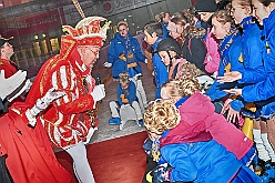 01 HDKKarneOnIce 2024-02-02 37  HDK und Marxloher Jecken - Neuauflage von „Karneval on Ice“ in der PreZero Rheinlarndhalle. Eislaufen bei karnevalistischem Show-Programm. Eishockey wurde auch gespielt, Team Karneval und Team Rathaus trennten sich unentschieden. Dann zur 2. Neuauflage, Karnevals-Party der Marxloher Jecken im „Haus Birken“ in Neumühl. : DVPJ, Matthias I, Leonardo I., Prinz Karneval, Prinz, Prinzessin Milen aI., Hofmarschälle, Pagen, Paginnen, HDK, Duisburg, Karneval, Helau, Tollität, Event, Session 2023, Session 2024, HDK, Duisburg, Hauptausschuss