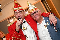 Senatorena RotFunken 2025-01-10 30  Senatorenabend - Am Freitag 10. Jan war 2025 sind wir der Einladung zum Senatorenabend der KG Roten Funken gefolgt. Ein schöner entspannender Abend im „Theodor König Keller“. : DVPJ, Holger II, Phil II., Prinz Karneval, Prinz, Prinzessin Mia I., Hofmarschälle, Page, Pagen, Paginnen, HDK, Duisburg, Karneval, Helau, Tollität, Event, Session 2024, Session 2025, HDK Duisburg, Hauptausschuss, Hauptausschuss Karneval Duisburg, Duisburg ist echt
