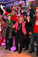 01 Coupe1900 2025-02 21 03  Zweimal Party - Die erste Party mit uns startet in Großenbaum im „Coupe 1900“, unser Standquartier im Süden. Nachdem Auftakt mit der „Jeck im Coupe Party“ geht es dann nach Meiderich ins „Buddy´s“. Eine Dankeschön-Party mit Familie, Freunden und Sponsoren. : DVPJ, Holger II, Phil II., Prinz Karneval, Prinz, Prinzessin Mia I., Hofmarschälle, Page, Pagen, Paginnen, HDK, Duisburg, Karneval, Helau, Tollität, Event, Session 2024, Session 2025, HDK Duisburg, Hauptausschuss, Hauptausschuss Karneval Duisburg, Duisburg ist echt