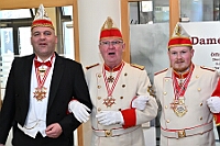 03 MalterseStNikolaus 2025-02-26 05  26. Februar, ein Mittwoch - Pünktlich um 11:11 Uhr beginnt der Empfang der Bezirksvertretung Rheinhausen in der Erlöserkirche. Natürlich ein Termin mit der Kinderprinzencrew. Danach folgen wir einer Einladung des Studio 47. Am Nachmittag haben Seniorenkarneval auf dem Plan. Im Malteser-Stift in St. Nikolaus wird gesungen und geschunkelt. Am Abend dann das Highlight. Im IntercityHotel geb es den Prinzenempfang der Heimatgesellschaft von sr. Tollität, den Roten Funken. : DVPJ, Holger II, Phil II., Prinz Karneval, Prinz, Prinzessin Mia I., Hofmarschälle, Page, Pagen, Paginnen, HDK, Duisburg, Karneval, Helau, Tollität, Event, Session 2024, Session 2025, HDK Duisburg, Hauptausschuss, Hauptausschuss Karneval Duisburg, Duisburg ist echt
