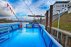 DuisportPrinzenfahrt 2025-02-28 01  Prinzenfahrt auf dem duisport-Schiff - Die Prinzenfahrt auf dem duisport-Schiff, der Karl Jarres ist ein Höhepunkt in jeder Session!  Pünktlich um 11:11 Uhr hieß es „Leinen los".  Zusammen mit duisport-Vorstand Markus Bangen und Giordana Sperling-Doppstadt sowie Vertretern des HDK. Auch Vertreter aus Duisburgs Karnevalsgesellschaften waren an Bord und es ging volle Kraft voraus über den Rhein. : DVPJ, Holger II, Phil II., Prinz Karneval, Prinz, Prinzessin Mia I., Hofmarschälle, Page, Pagen, Paginnen, HDK, Duisburg, Karneval, Helau, Tollität, Event, Session 2024, Session 2025, HDK Duisburg, Hauptausschuss, Hauptausschuss Karneval Duisburg, Duisburg ist echt