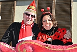 Rosenmontag 2025-03-03 082  „Just Married“ und dann Rosenmontag - Ein ungewöhnlicher Start in den Rosenmontag. Im Standesamt geben sich vor OB Sören Link Lara und Chris Loosen das Ja-Wort. Dann Prinzenwecken vor dem IntercityHotel. Im Rathaus geht es weiter mit dem Prinzenfrühstück im Ratssaal. Prinz Holger II. und Hofmarschälle erhalten den „Stern“ und gehören jetzt zum „Club der alten Herrn“. Bei  Kaiserwetter dann der Umzug durch die Stadt. Bei der After-Zug-Party ist dann Schluss, die Crew werden nach einer erfolgreichen Session verabschiedet. : DVPJ, Holger II, Phil II., Prinz Karneval, Prinz, Prinzessin Mia I., Hofmarschälle, Page, Pagen, Paginnen, HDK, Duisburg, Karneval, Helau, Tollität, Event, Session 2024, Session 2025, HDK Duisburg, Hauptausschuss, Hauptausschuss Karneval Duisburg, Duisburg ist echt
