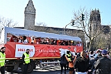 Rosenmontag 2025-03-03 132  „Just Married“ und dann Rosenmontag - Ein ungewöhnlicher Start in den Rosenmontag. Im Standesamt geben sich vor OB Sören Link Lara und Chris Loosen das Ja-Wort. Dann Prinzenwecken vor dem IntercityHotel. Im Rathaus geht es weiter mit dem Prinzenfrühstück im Ratssaal. Prinz Holger II. und Hofmarschälle erhalten den „Stern“ und gehören jetzt zum „Club der alten Herrn“. Bei  Kaiserwetter dann der Umzug durch die Stadt. Bei der After-Zug-Party ist dann Schluss, die Crew werden nach einer erfolgreichen Session verabschiedet. : DVPJ, Holger II, Phil II., Prinz Karneval, Prinz, Prinzessin Mia I., Hofmarschälle, Page, Pagen, Paginnen, HDK, Duisburg, Karneval, Helau, Tollität, Event, Session 2024, Session 2025, HDK Duisburg, Hauptausschuss, Hauptausschuss Karneval Duisburg, Duisburg ist echt