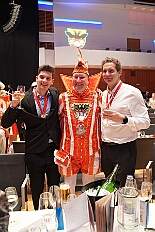 Kuerung Toni I 2026-01-10 094  Endlich Karnevalsprinz: Toni I. -  Am Samstag 10. Januar 2026 war es endlich soweit. Kürung se. Tollität Prinz Toni I., im Rahmen eines hochklassigen Galaabends in der ausverkauften Mercatorhalle in Duisburg. Ein stimmungsvoller Abend mit Show, Musik und Tanz. Vorab präsentierte sich die Prinzencrew 2026 im WYNDHAM Hotel Duisburger Hof der Leibgarde se. Tollität, die Prinzengarde der Stadt Duisburg. : DVPJ, Toni I, Jules I., Prinz Karneval, Prinz, Prinzessin Aileen I., Hofmarschälle, Page, Pagen, Paginnen, HDK, Duisburg, Karneval, Helau, Tollität, Event, Session 2025, Session 2025, HDK Duisburg, Hauptausschuss, Hauptausschuss Karneval Duisburg, Duisburg ist echt