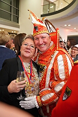 Kuerung Toni I 2026-01-10 101  Endlich Karnevalsprinz: Toni I. -  Am Samstag 10. Januar 2026 war es endlich soweit. Kürung se. Tollität Prinz Toni I., im Rahmen eines hochklassigen Galaabends in der ausverkauften Mercatorhalle in Duisburg. Ein stimmungsvoller Abend mit Show, Musik und Tanz. Vorab präsentierte sich die Prinzencrew 2026 im WYNDHAM Hotel Duisburger Hof der Leibgarde se. Tollität, die Prinzengarde der Stadt Duisburg. : DVPJ, Toni I, Jules I., Prinz Karneval, Prinz, Prinzessin Aileen I., Hofmarschälle, Page, Pagen, Paginnen, HDK, Duisburg, Karneval, Helau, Tollität, Event, Session 2025, Session 2025, HDK Duisburg, Hauptausschuss, Hauptausschuss Karneval Duisburg, Duisburg ist echt