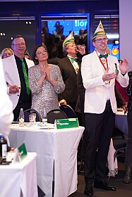 04 Ritterschm- WG Ruhrort 2026-01-30 04  Tour-Tag, 30. Januar - An diesem Freitagmorgen hatte das Bezirksamt in Meiderich zum Prinzenempfang gebeten. Am Abend ging es dann weiter bei der „Damenparty“ der Marloher Jecken in Fahrn. Von dort in die „Eventloction BUDDY´S“ in Meiderich. Hier gab es eine Karnevalsparty mit DJ Holger, der ehemaligen Tollität Holger II. von  2025. Zum Abschluss waren wir Gäste beim „Ritterschmaus“ der KG Weiss-Grün in Ruhrort. : DVPJ, Toni I, Jules I., Prinz Karneval, Prinz, Prinzessin Aileen I., Hofmarschälle, Page, Pagen, Paginnen, HDK, Duisburg, Karneval, Helau, Tollität, Event, Session 2025, Session 2025, HDK Duisburg, Hauptausschuss, Hauptausschuss Karneval Duisburg, Duisburg ist echt