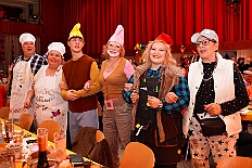 01 Pfarrk St Peter 2026-01-31 10  Tour-Tag, 31. Januar - Der Abend begann für ins in Rheinhausen beim Pfarrkarneval St. Peter. Dann waren wir zu Gast bei zwei närrischen Geburtstagen. Heike, Pias Mutter, feierte ihren 66. und Peter seinen 77. Geburtstag. Es folgten dann die Sitzung der KG Blau-Gold Wanheimerort in der Falkstraße und das Kostümfest vom „Königreich Duissern“ im Gertrud-Bäumer-Berufskolleg. Von dort fuhren wir in den Norden zur Clauberghalle. hier war auch ein Kostümfest, das der Rot-Weißen von Hamborn-Marxloh. Zum Schluß dann noch die Sitzung der KAB St. Barbara Duisburg-Hamborn im Bürgerhaus in Neumühl. : DVPJ, Toni I, Jules I., Prinz Karneval, Prinz, Prinzessin Aileen I., Hofmarschälle, Page, Pagen, Paginnen, HDK, Duisburg, Karneval, Helau, Tollität, Event, Session 2025, Session 2025, HDK Duisburg, Hauptausschuss, Hauptausschuss Karneval Duisburg, Duisburg ist echt