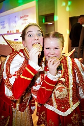 02 Prinzenempf RoteFunken 2026-02-10 06  Wagenweihe und Prinzenempfang - In Moers waren wir an diesem Abend Gäste der Wagebweihe der Tollitäten des KGK, Bastian I. und Steffen I. Im IntercityHotel empfingen die Roten Funken, nicht wie gewohnt am Mittwoch vor Altweiber, die Duisburger Prinzencrews. : DVPJ, Toni I, Jules I., Prinz Karneval, Prinz, Prinzessin Aileen I., Hofmarschälle, Page, Pagen, Paginnen, HDK, Duisburg, Karneval, Helau, Tollität, Event, Session 2025, Session 2025, HDK Duisburg, Hauptausschuss, Hauptausschuss Karneval Duisburg, Duisburg ist echt