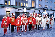 01 Wecken Kinderprinz 2026-02-14 01  Am Nelkensamstag, 14. Februar - Nach dem Wecken der Kinderprinezcrew, dem Besuch des Kinderkarnevalszugs in Hamborm und des Biwaks der Ehrengarde mit der Bürgergarde vor dem Forum, standen dann die letzten Saalveranstaltungen am Abend auf dem Programm. Wir bedanken uns nochmals für die tollen Geschenke die wir dort erhalten haben. : DVPJ, Toni I, Jules I., Prinz Karneval, Prinz, Prinzessin Aileen I., Hofmarschälle, Page, Pagen, Paginnen, HDK, Duisburg, Karneval, Helau, Tollität, Event, Session 2025, Session 2025, HDK Duisburg, Hauptausschuss, Hauptausschuss Karneval Duisburg, Duisburg ist echt