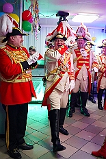 05 Shuetzenkarn Laar 2026-02-14 01  Am Nelkensamstag, 14. Februar - Nach dem Wecken der Kinderprinezcrew, dem Besuch des Kinderkarnevalszugs in Hamborm und des Biwaks der Ehrengarde mit der Bürgergarde vor dem Forum, standen dann die letzten Saalveranstaltungen am Abend auf dem Programm. Wir bedanken uns nochmals für die tollen Geschenke die wir dort erhalten haben. : DVPJ, Toni I, Jules I., Prinz Karneval, Prinz, Prinzessin Aileen I., Hofmarschälle, Page, Pagen, Paginnen, HDK, Duisburg, Karneval, Helau, Tollität, Event, Session 2025, Session 2025, HDK Duisburg, Hauptausschuss, Hauptausschuss Karneval Duisburg, Duisburg ist echt