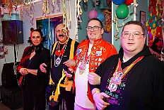 05 Shuetzenkarn Laar 2026-02-14 04  Am Nelkensamstag, 14. Februar - Nach dem Wecken der Kinderprinezcrew, dem Besuch des Kinderkarnevalszugs in Hamborm und des Biwaks der Ehrengarde mit der Bürgergarde vor dem Forum, standen dann die letzten Saalveranstaltungen am Abend auf dem Programm. Wir bedanken uns nochmals für die tollen Geschenke die wir dort erhalten haben. : DVPJ, Toni I, Jules I., Prinz Karneval, Prinz, Prinzessin Aileen I., Hofmarschälle, Page, Pagen, Paginnen, HDK, Duisburg, Karneval, Helau, Tollität, Event, Session 2025, Session 2025, HDK Duisburg, Hauptausschuss, Hauptausschuss Karneval Duisburg, Duisburg ist echt