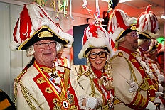 05 Shuetzenkarn Laar 2026-02-14 05  Am Nelkensamstag, 14. Februar - Nach dem Wecken der Kinderprinezcrew, dem Besuch des Kinderkarnevalszugs in Hamborm und des Biwaks der Ehrengarde mit der Bürgergarde vor dem Forum, standen dann die letzten Saalveranstaltungen am Abend auf dem Programm. Wir bedanken uns nochmals für die tollen Geschenke die wir dort erhalten haben. : DVPJ, Toni I, Jules I., Prinz Karneval, Prinz, Prinzessin Aileen I., Hofmarschälle, Page, Pagen, Paginnen, HDK, Duisburg, Karneval, Helau, Tollität, Event, Session 2025, Session 2025, HDK Duisburg, Hauptausschuss, Hauptausschuss Karneval Duisburg, Duisburg ist echt