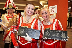 10 Bordfest AMaB 2026-02-14 11  Am Nelkensamstag, 14. Februar - Nach dem Wecken der Kinderprinezcrew, dem Besuch des Kinderkarnevalszugs in Hamborm und des Biwaks der Ehrengarde mit der Bürgergarde vor dem Forum, standen dann die letzten Saalveranstaltungen am Abend auf dem Programm. Wir bedanken uns nochmals für die tollen Geschenke die wir dort erhalten haben. : DVPJ, Toni I, Jules I., Prinz Karneval, Prinz, Prinzessin Aileen I., Hofmarschälle, Page, Pagen, Paginnen, HDK, Duisburg, Karneval, Helau, Tollität, Event, Session 2025, Session 2025, HDK Duisburg, Hauptausschuss, Hauptausschuss Karneval Duisburg, Duisburg ist echt