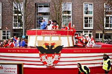 Rosenmontag Wecken Rathaus Umzug Heerlager 2026-02-16 060  Rosenmontag 2026 - Es sollte unser schönster Tag werden, aber das Wetter wollte es anders. Trotzdem wird er unvergesslich bleiben. Beim Wecken  vor dem WYNDHAM Hotel Duisburger Hof war es schon recht ungemütlich. Danach verbrachten wir ein paar schöne Stunden in unserem Rathaus, beim Prinzenfrühstück mit OB Sören Link. Pünktlich zum Start des Rosenmontagszugs geht es los mit dem Regen, bis auf kurze Momente hielt er an bis zum Ende des Zuges. Nachdem sich alle im König Pilsener Festzelt auf gewärmt hatten, kamen auf der Bühne die Verabschiedung von unserer Crew, Toni I., und der Kinderprinzencrew 2026. : DVPJ, Toni I, Jules I., Prinz Karneval, Prinz, Prinzessin Aileen I., Hofmarschälle, Page, Pagen, Paginnen, HDK, Duisburg, Karneval, Helau, Tollität, Event, Session 2025, Session 2025, HDK Duisburg, Hauptausschuss, Hauptausschuss Karneval Duisburg, Duisburg ist echt