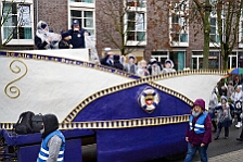 Rosenmontag Wecken Rathaus Umzug Heerlager 2026-02-16 068  Rosenmontag 2026 - Es sollte unser schönster Tag werden, aber das Wetter wollte es anders. Trotzdem wird er unvergesslich bleiben. Beim Wecken  vor dem WYNDHAM Hotel Duisburger Hof war es schon recht ungemütlich. Danach verbrachten wir ein paar schöne Stunden in unserem Rathaus, beim Prinzenfrühstück mit OB Sören Link. Pünktlich zum Start des Rosenmontagszugs geht es los mit dem Regen, bis auf kurze Momente hielt er an bis zum Ende des Zuges. Nachdem sich alle im König Pilsener Festzelt auf gewärmt hatten, kamen auf der Bühne die Verabschiedung von unserer Crew, Toni I., und der Kinderprinzencrew 2026. : DVPJ, Toni I, Jules I., Prinz Karneval, Prinz, Prinzessin Aileen I., Hofmarschälle, Page, Pagen, Paginnen, HDK, Duisburg, Karneval, Helau, Tollität, Event, Session 2025, Session 2025, HDK Duisburg, Hauptausschuss, Hauptausschuss Karneval Duisburg, Duisburg ist echt