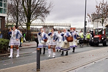 Rosenmontag Wecken Rathaus Umzug Heerlager 2026-02-16 074  Rosenmontag 2026 - Es sollte unser schönster Tag werden, aber das Wetter wollte es anders. Trotzdem wird er unvergesslich bleiben. Beim Wecken  vor dem WYNDHAM Hotel Duisburger Hof war es schon recht ungemütlich. Danach verbrachten wir ein paar schöne Stunden in unserem Rathaus, beim Prinzenfrühstück mit OB Sören Link. Pünktlich zum Start des Rosenmontagszugs geht es los mit dem Regen, bis auf kurze Momente hielt er an bis zum Ende des Zuges. Nachdem sich alle im König Pilsener Festzelt auf gewärmt hatten, kamen auf der Bühne die Verabschiedung von unserer Crew, Toni I., und der Kinderprinzencrew 2026. : DVPJ, Toni I, Jules I., Prinz Karneval, Prinz, Prinzessin Aileen I., Hofmarschälle, Page, Pagen, Paginnen, HDK, Duisburg, Karneval, Helau, Tollität, Event, Session 2025, Session 2025, HDK Duisburg, Hauptausschuss, Hauptausschuss Karneval Duisburg, Duisburg ist echt