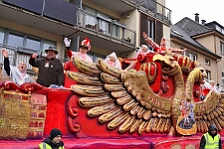Rosenmontag Wecken Rathaus Umzug Heerlager 2026-02-16 085  Rosenmontag 2026 - Es sollte unser schönster Tag werden, aber das Wetter wollte es anders. Trotzdem wird er unvergesslich bleiben. Beim Wecken  vor dem WYNDHAM Hotel Duisburger Hof war es schon recht ungemütlich. Danach verbrachten wir ein paar schöne Stunden in unserem Rathaus, beim Prinzenfrühstück mit OB Sören Link. Pünktlich zum Start des Rosenmontagszugs geht es los mit dem Regen, bis auf kurze Momente hielt er an bis zum Ende des Zuges. Nachdem sich alle im König Pilsener Festzelt auf gewärmt hatten, kamen auf der Bühne die Verabschiedung von unserer Crew, Toni I., und der Kinderprinzencrew 2026. : DVPJ, Toni I, Jules I., Prinz Karneval, Prinz, Prinzessin Aileen I., Hofmarschälle, Page, Pagen, Paginnen, HDK, Duisburg, Karneval, Helau, Tollität, Event, Session 2025, Session 2025, HDK Duisburg, Hauptausschuss, Hauptausschuss Karneval Duisburg, Duisburg ist echt