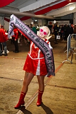 Rosenmontag Wecken Rathaus Umzug Heerlager 2026-02-16 188  Rosenmontag 2026 - Es sollte unser schönster Tag werden, aber das Wetter wollte es anders. Trotzdem wird er unvergesslich bleiben. Beim Wecken  vor dem WYNDHAM Hotel Duisburger Hof war es schon recht ungemütlich. Danach verbrachten wir ein paar schöne Stunden in unserem Rathaus, beim Prinzenfrühstück mit OB Sören Link. Pünktlich zum Start des Rosenmontagszugs geht es los mit dem Regen, bis auf kurze Momente hielt er an bis zum Ende des Zuges. Nachdem sich alle im König Pilsener Festzelt auf gewärmt hatten, kamen auf der Bühne die Verabschiedung von unserer Crew, Toni I., und der Kinderprinzencrew 2026. : DVPJ, Toni I, Jules I., Prinz Karneval, Prinz, Prinzessin Aileen I., Hofmarschälle, Page, Pagen, Paginnen, HDK, Duisburg, Karneval, Helau, Tollität, Event, Session 2025, Session 2025, HDK Duisburg, Hauptausschuss, Hauptausschuss Karneval Duisburg, Duisburg ist echt