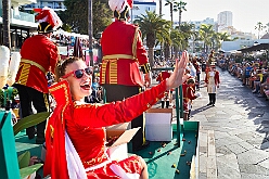 Teneriffa 2026-02-22 36  Teneriffa 2026 - Carnaval Puerto de la Cruz. Es war ein schöner, bunter und warmer Abschluss unserer fantastischen Prinzensession. : DVPJ, Toni I, Jules I., Prinz Karneval, Prinz, Prinzessin Aileen I., Hofmarschälle, Page, Pagen, Paginnen, HDK, Duisburg, Karneval, Helau, Tollität, Event, Session 2025, Session 2025, HDK Duisburg, Hauptausschuss, Hauptausschuss Karneval Duisburg, Duisburg ist echt