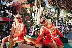 Teneriffa 2026-02-22 42  Teneriffa 2026 - Carnaval Puerto de la Cruz. Es war ein schöner, bunter und warmer Abschluss unserer fantastischen Prinzensession. : DVPJ, Toni I, Jules I., Prinz Karneval, Prinz, Prinzessin Aileen I., Hofmarschälle, Page, Pagen, Paginnen, HDK, Duisburg, Karneval, Helau, Tollität, Event, Session 2025, Session 2025, HDK Duisburg, Hauptausschuss, Hauptausschuss Karneval Duisburg, Duisburg ist echt