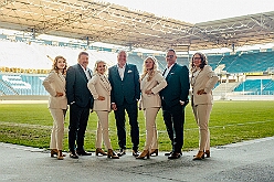 Shooting MSV Arena 2025-02-17 01  Erstes Shooting - Wenn der des. Prinz, Toni I., schon MSV Mitglied ist, wo werden dann wohl die ersten offiziellen Fotos der Crew gemacht. Na klar, in seinem „Wohnzimmer“ in der schauinsland Reisen Arena. : DVPJ, Toni I, Jules I., Prinz Karneval, Prinz, Prinzessin Aileen I., Hofmarschälle, Page, Pagen, Paginnen, HDK, Duisburg, Karneval, Helau, Tollität, Event, Session 2025, Session 2025, HDK Duisburg, Hauptausschuss, Hauptausschuss Karneval Duisburg, Duisburg ist echt