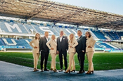 Shooting MSV Arena 2025-02-17 02  Erstes Shooting - Wenn der des. Prinz, Toni I., schon MSV Mitglied ist, wo werden dann wohl die ersten offiziellen Fotos der Crew gemacht. Na klar, in seinem „Wohnzimmer“ in der schauinsland Reisen Arena. : DVPJ, Toni I, Jules I., Prinz Karneval, Prinz, Prinzessin Aileen I., Hofmarschälle, Page, Pagen, Paginnen, HDK, Duisburg, Karneval, Helau, Tollität, Event, Session 2025, Session 2025, HDK Duisburg, Hauptausschuss, Hauptausschuss Karneval Duisburg, Duisburg ist echt